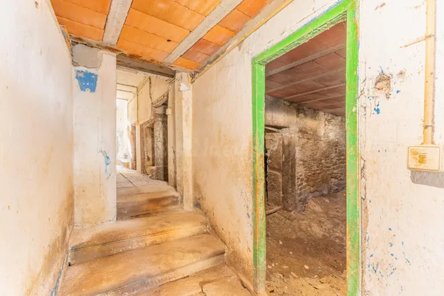 Casa de piedra en Forcarei con 363 m2 y patio – oportunidad  - foto 5