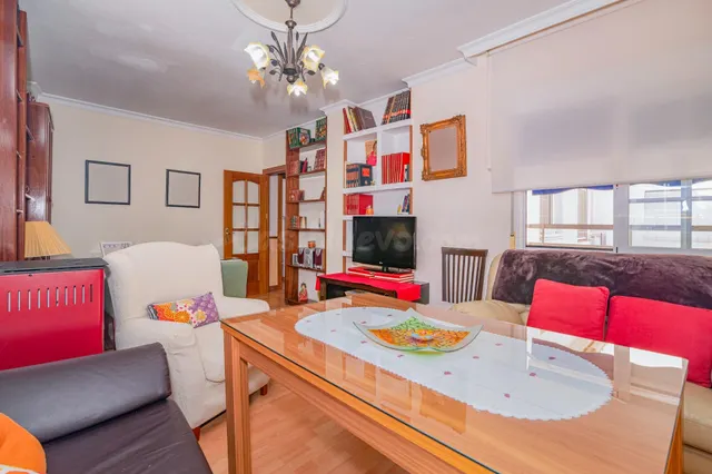 ¡Vive en el Corazón de La Zubia!  Piso Luminoso y Listo para Ti — 4
