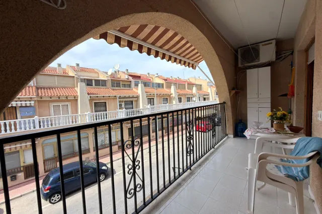 Estupendo apartamento con amplia terraza y piscina comunitaria, idoneo como vacacional, rodeado de todos los servicios — 14