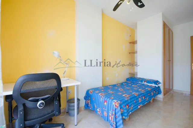 Ref. 04409. Casa de pueblo adosada con amplio patio, terraza y garaje en Vilamarxant. — 34