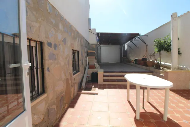 Chalet independiente con piscina privada, jardín y garaje en El Chaparral, Torrevieja — 27
