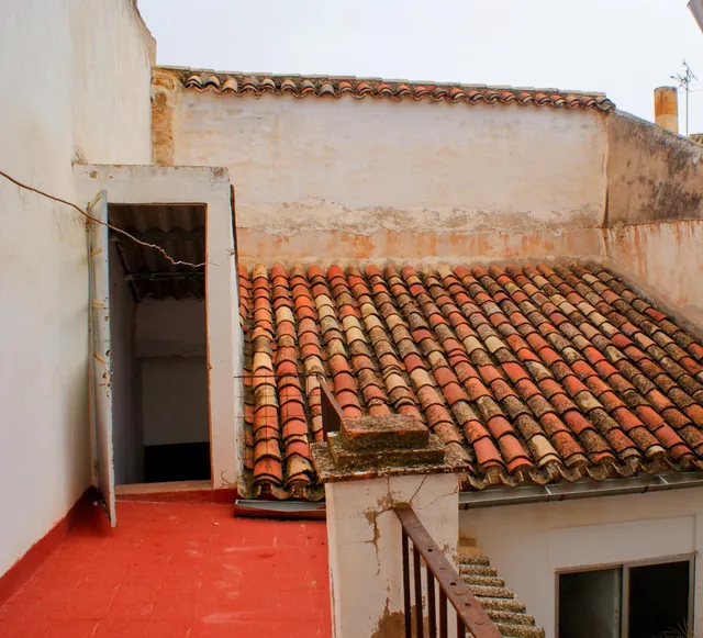 Amplia casa con patio interior en Font de la Figuera — 26