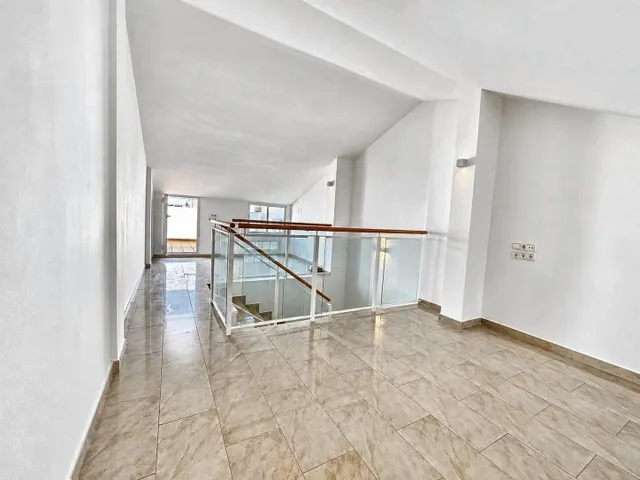Casa adosada en alquiler con 2 terrazas y garaje doble. — 19