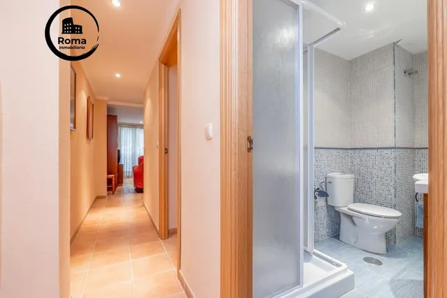 Piso en el centro de Granada, totalmente reformado con dos grandes dormitorios y un baño — 28