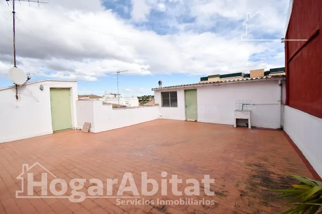 AMPLIO ADOSADO CON GARAJE, TERRAZA Y TRASTERO - foto 2