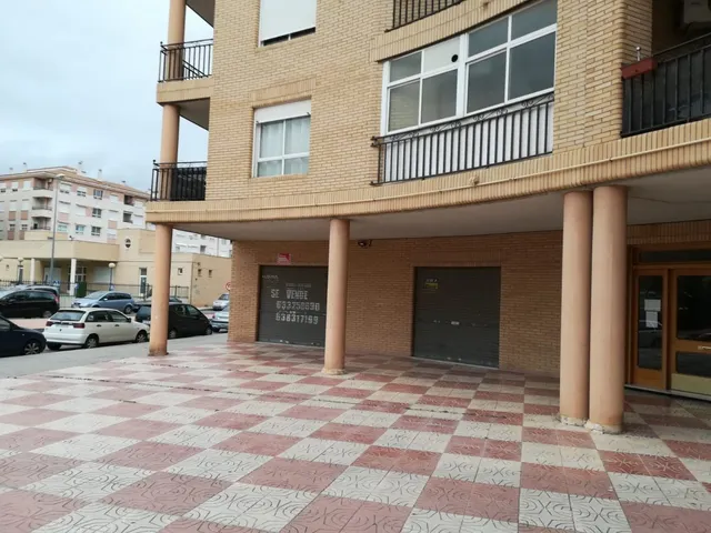 Se vende local cormercial de 303 m2 en Elda. — 3