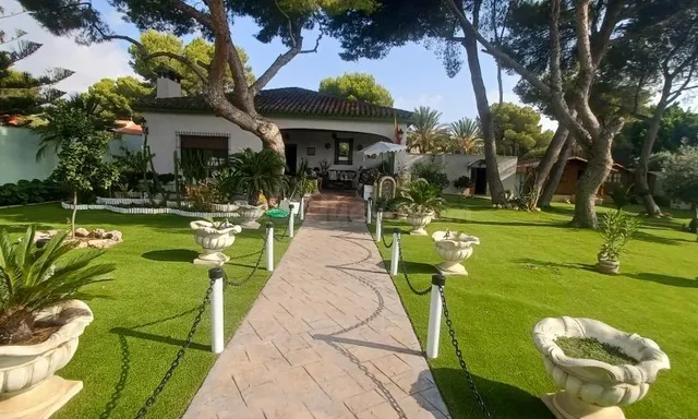 Villa de 3 dormitorios, 3 baños en campo amor ( Orihuela Costa ) — 8