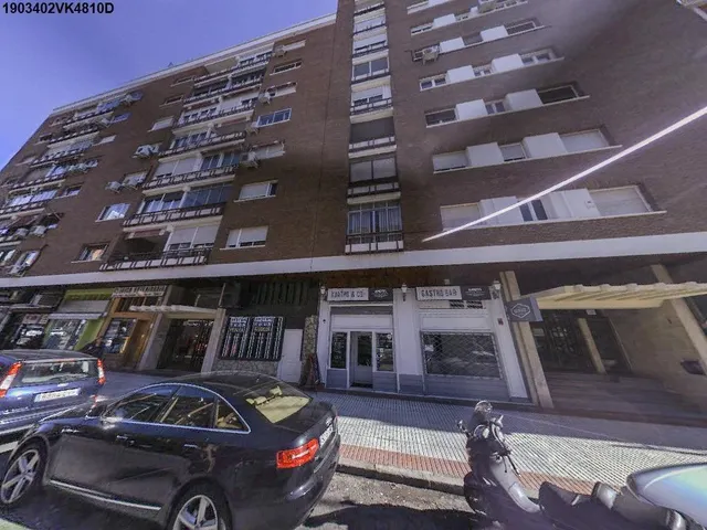 SE VENDE LOCAL EN RENTABILIDAD EN CALLE MAURICIO LEGENDRE 4. — 16