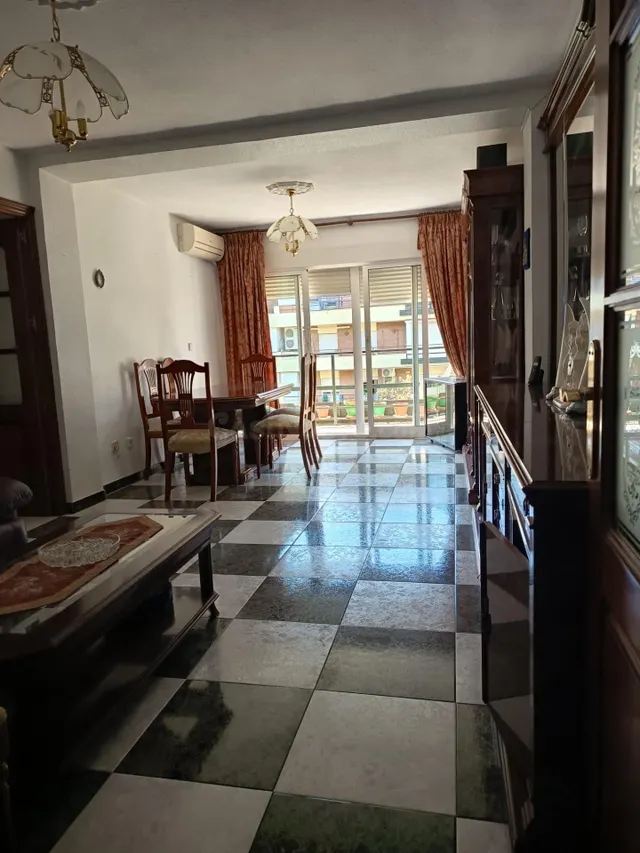 “110 m2 · 4 dormitorios · Terraza · balcón · Junto a univers - foto 3