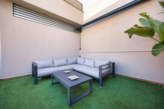Ático con gran terraza y solárium privado en el corazón de Alicante — 48