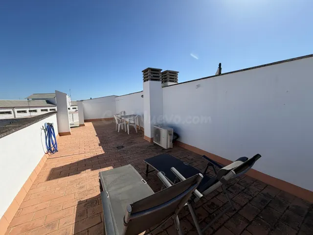 APARTAMENTO -ADOSADO CON GARAJE Y TRASTERO, CON VISTAS AL MA - foto 2