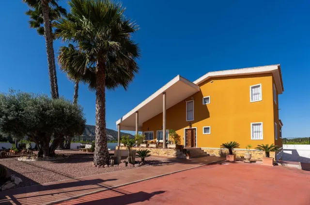 Finca de 9.480 m2. con Chalet de 495 m2. construidos en parcela de 1.000 m2. dentro de la finca. — 13
