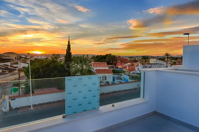 VIVIENDA ADOSADA, 3 DORMITORIOS, 2 BAÑOS, PISCINA Y JACUZZI - foto 4