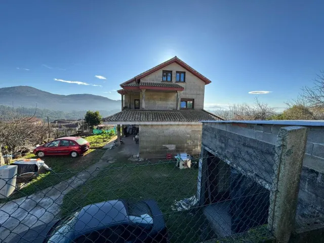 ¡OPORTUNIDAD! ESPECTACULAR CASA A REFORMAR A 10 MINUTOS DE V