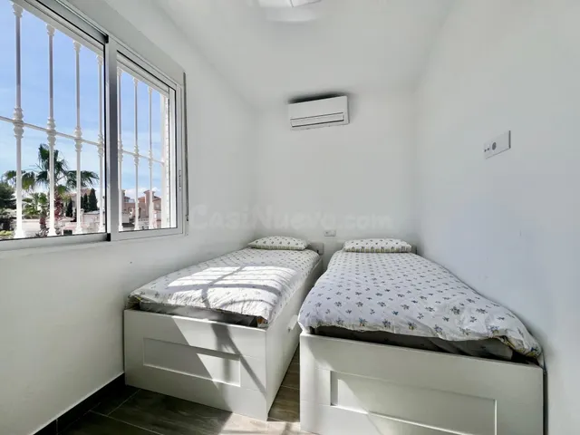 Villa de 5 dormitorios y 4 baños en San Miguel de Salinas (Alicante) — 19