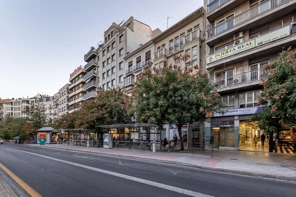 OFICINA EN ACERA DEL DARRO