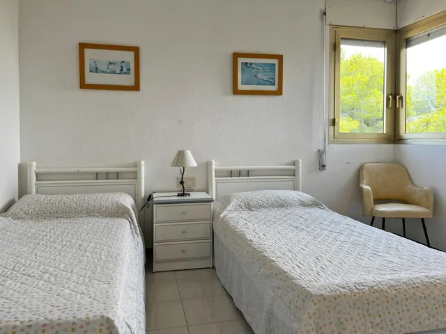 Vive frente al mar en Miami Platja: un hogar temporal con encanto y comodidad — 10