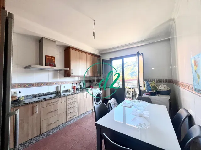 SE VENDE AMPLIO PISO EXTERIOR SEMINUEVO CON PLAZA DE GARAJE 