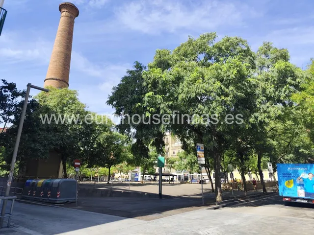Piso reformado de una habitación con terraza en Finca antigua en Sants. — 23