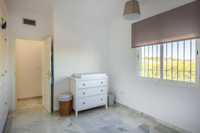 Vivienda adosada reformada, amplia y lista para entrar a vivir — 28