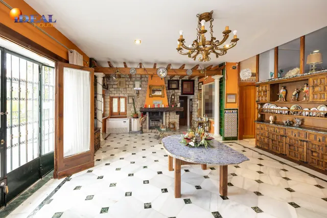 Magnifico chalet independiente en Colinas Bermejas. — 22