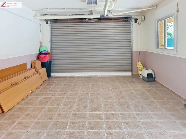 En venta Chalet independiente con piscina — 18