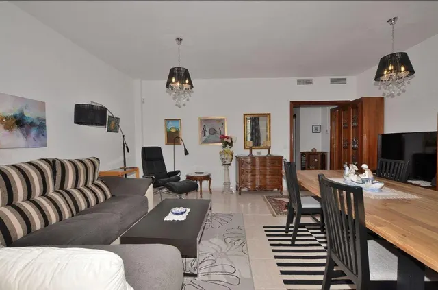 ¡Descubre este encantador piso a solo 650 metros de Puerto Marina! — 8