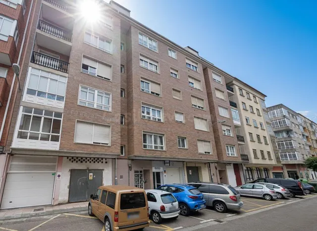 OPORTUNIDAD Piso con trastero en Vilagarcía de Arousa VPO - foto 3