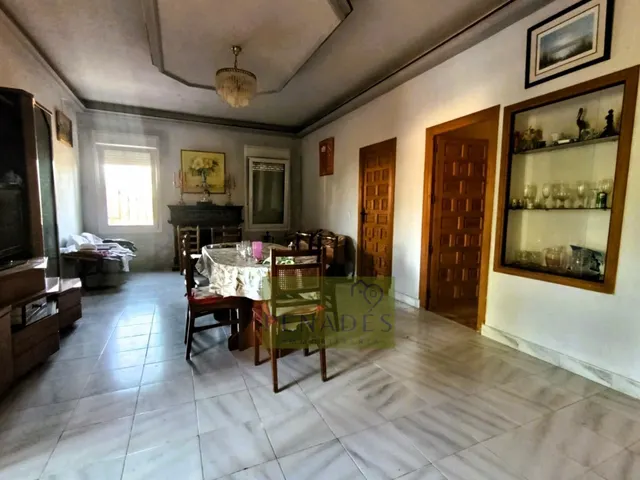 CHALET MUY CERCA DE LA POBLACION — 5