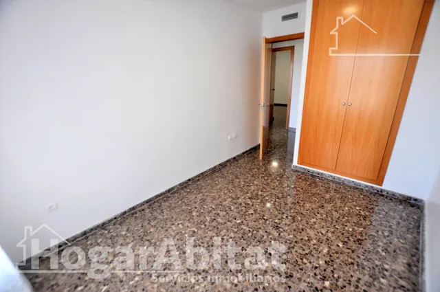 Alto, espacioso y muy luminoso con ascensor, garaje y balcón de vistas despejadas — 17