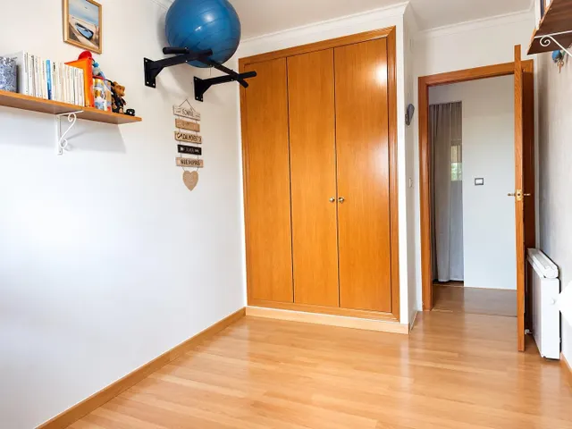 Piso luminoso de 4 habitaciones con balcón y ascensor en Aldaia — 9