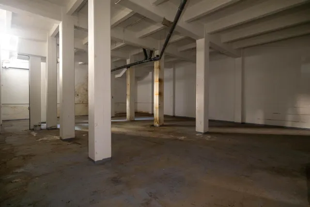PARKING EN LA SALLE — 5