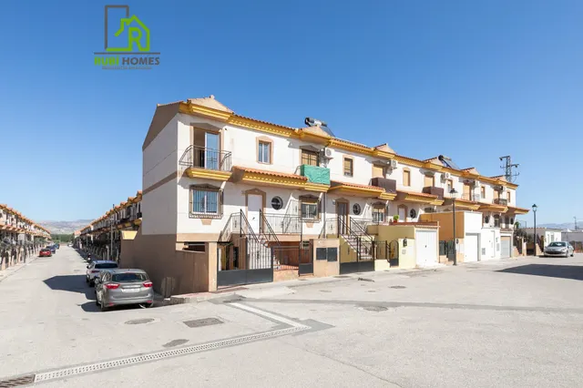 ¡Casa pareada con patio privado en Cijuela! Granada — 28
