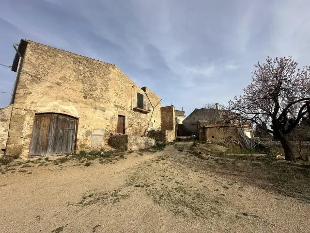 ¡CASA RÚSTICA CON TERRENO EDIFICABLE EN PAU! - foto 2