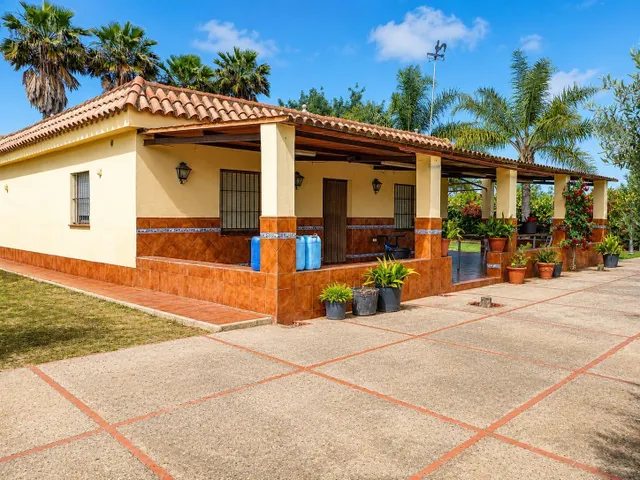 Preciosa casa con jardín en finca rústica — 8