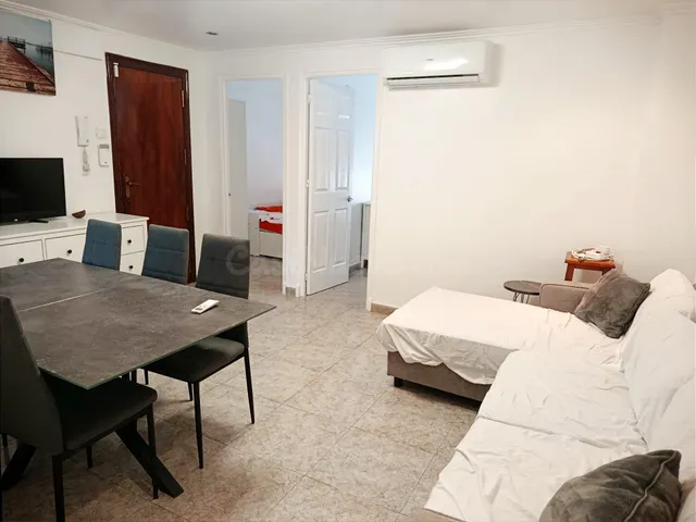 Vivienda reformada de 3 habitaciones 4ª planta con balcón - foto 3