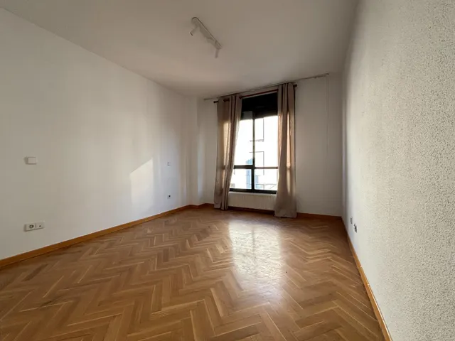 Ciudad Jardín, Chamartin. 3 dormitorios 2 wc garaje y piscina. — 21