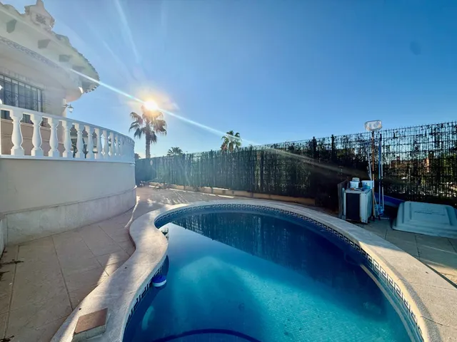 Espectacular villa independiente con piscina privada — 9
