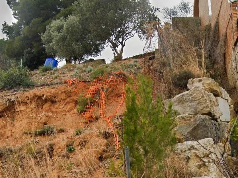 Parcela edificable a la venta de 544 m2 en Las Carpas de Abrera