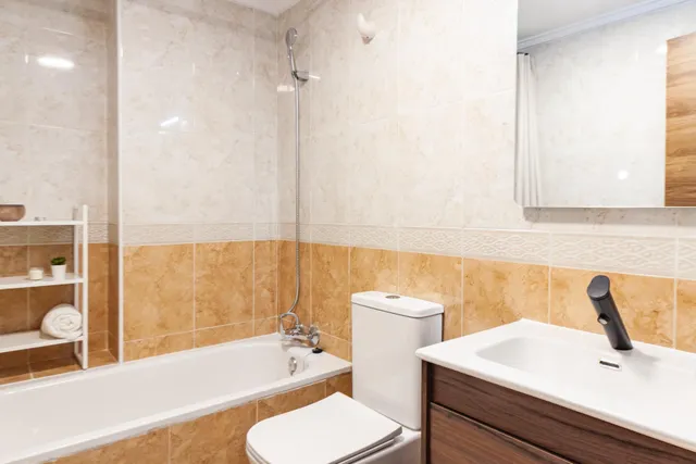 Apartamento elegantemente reformado, céntrico y espacioso. Balcón con orientación oeste ¡y a solo 550 m de Playa del Cura! — 15