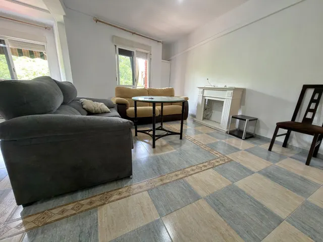 Amplio piso con terraza, 3 dormitorios y posibilidad de 4 en Av. Barcelona – Viñuela – Rescatado — 9