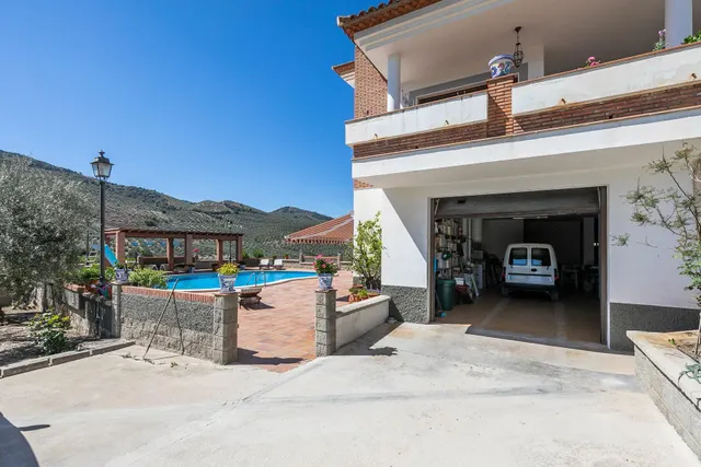 Casa con terreno ubicada en plena naturaleza, a tan solo 2km de Montefrio. — 8