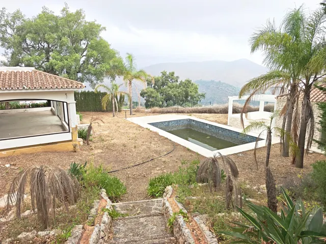 Villa semi reformada en la Mairena, 485m2 útiles, 3000m2 parcela, vistas abiertas a la montaña y mar al fondo — 24