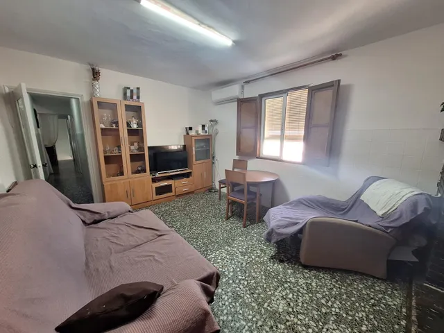¡Casa amplia a solo 758 €/m2! · 5 dormitorios, patio y planta baja ideal para garaje, negocio o 2º vivienda. — 8