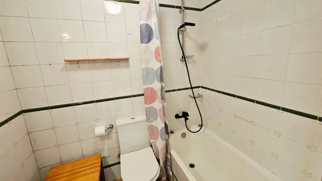 VIVIENDA EN PLANTA BAJA CON 2 VECINOS CON JARDÍN - foto 2
