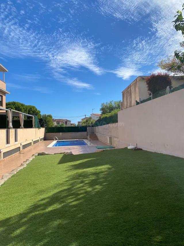 Acogedor Piso en Calafell con Piscina y Parking por €185,000