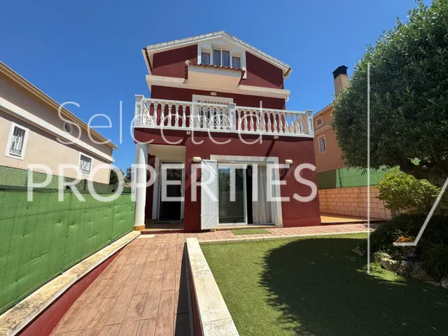 CHALET INDEPENDIENTE EN ALTORREAL - EL CHORRICO CON PISCINA 