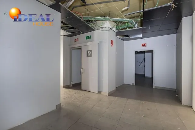 ¡Local en Acera del Darro frente al Corte Inglés! — 7
