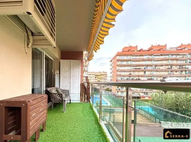 Apartamento con terraza, piscina y licencia turística a 300 metros de la playa en Santa Susanna — 5