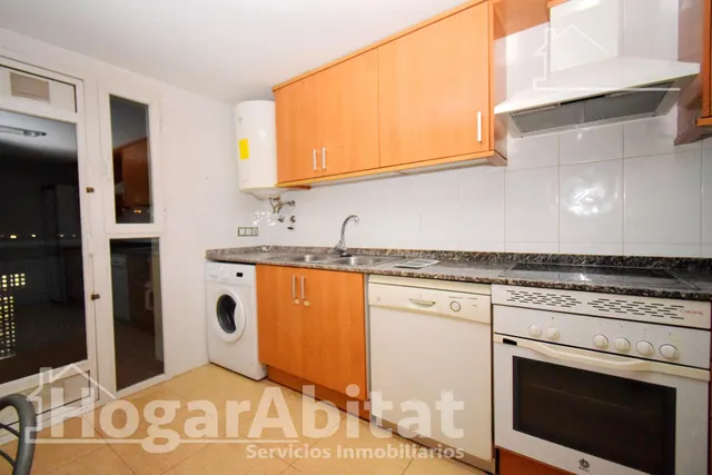 ¡UBICACIÓN IDEAL! AMPLIO, BONITO Y EXTERIOR CON GARAJE Y BALCÓN — 10